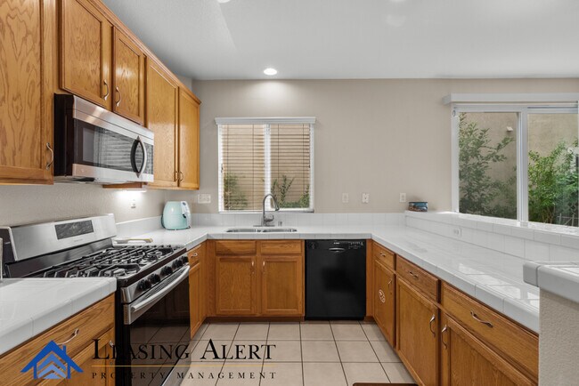 Building Photo - 27420 Riverside Ln
