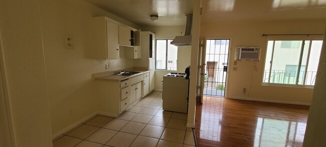 Kitchen - 1512 Benito Ave