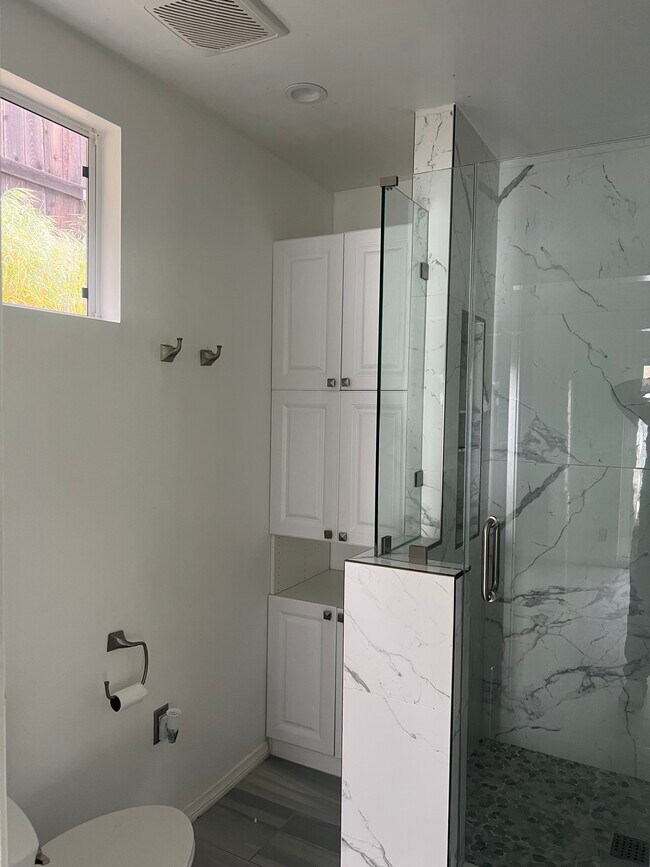 Foto del edificio - 2327 Dorothy St