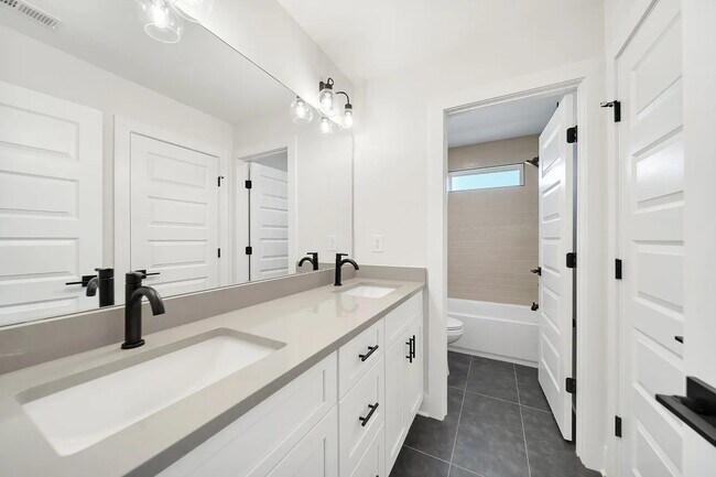 Foto del edificio - 1712 Simpkins St