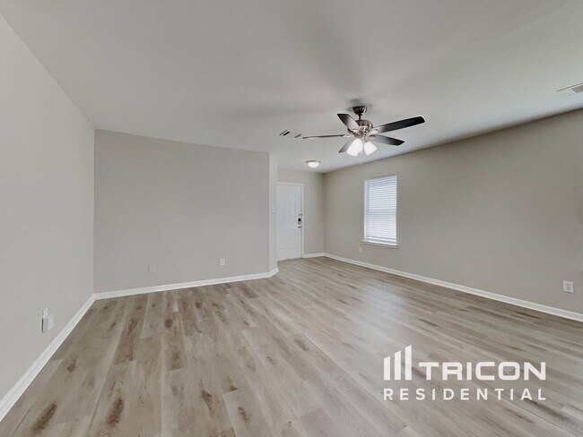 Foto del edificio - 7711 Cypress Edge Dr