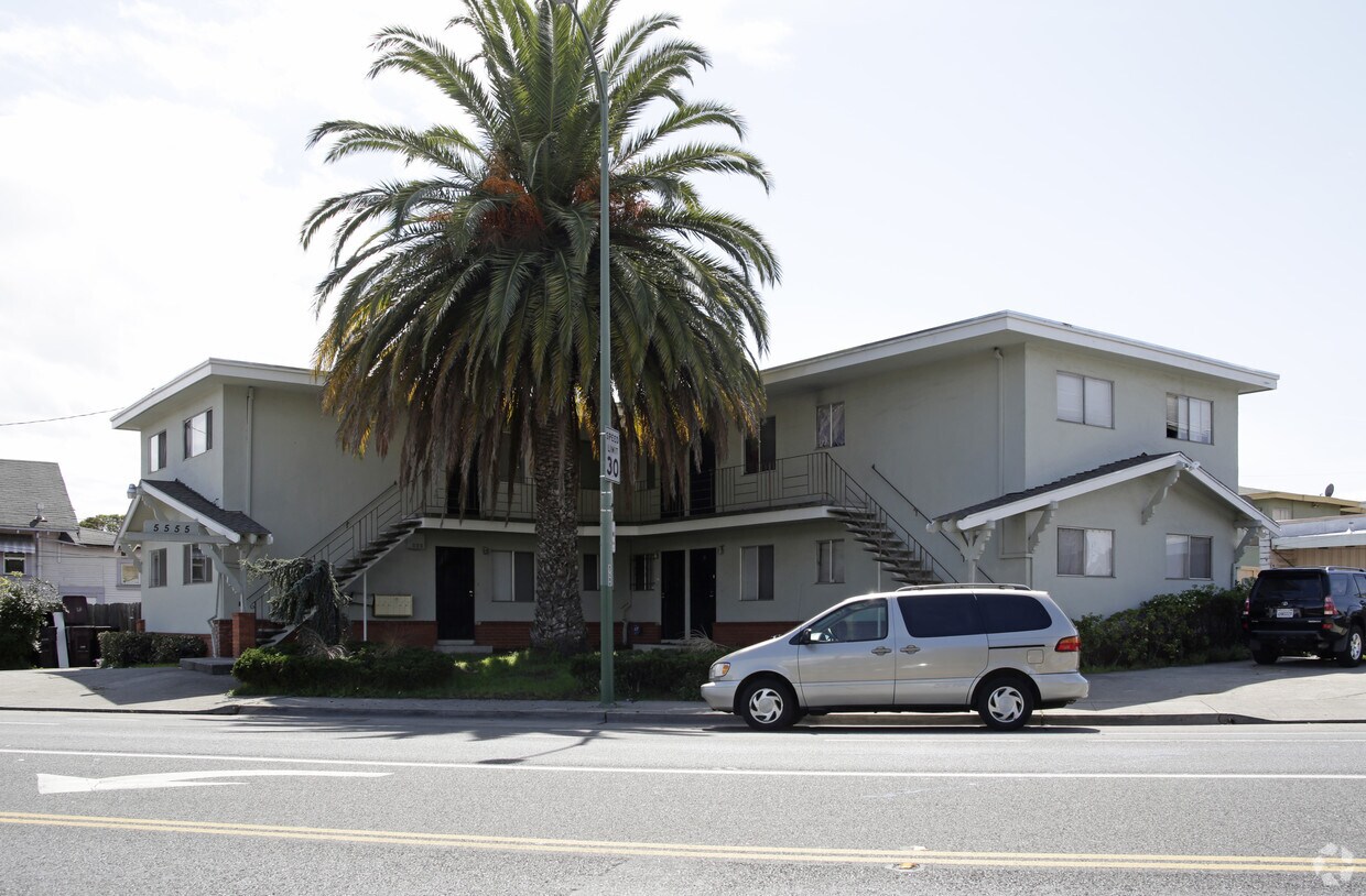 Primary Photo - 5555 Bancroft Ave