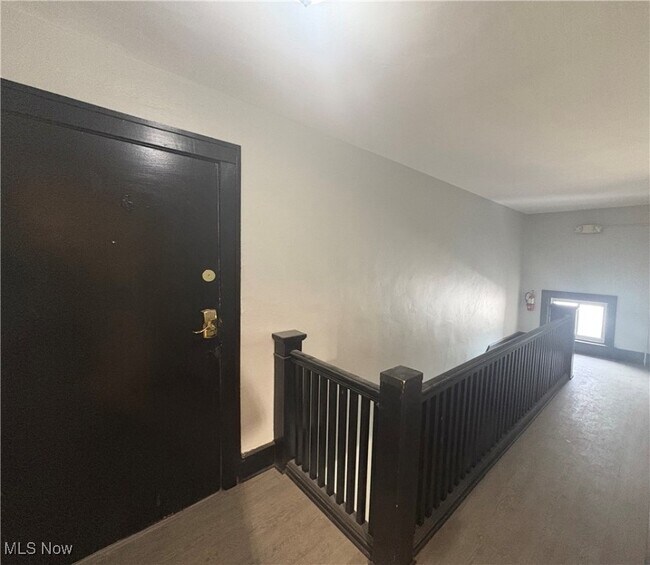 Foto del edificio - 14236 Lakeshore Blvd