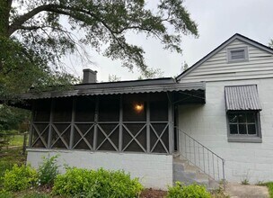 Building Photo - 215 N 15th St
