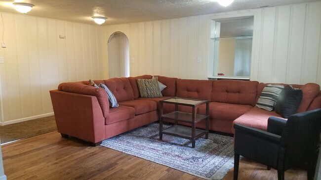 Foto del edificio - Beautiful Ranch-Style Home Near CU & Boulder Creek Path | Avail. August 1, 2026 (Pre-Lease)