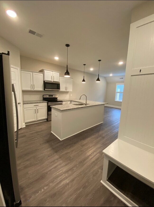 Building Photo - 1023 Glenkirk Dr