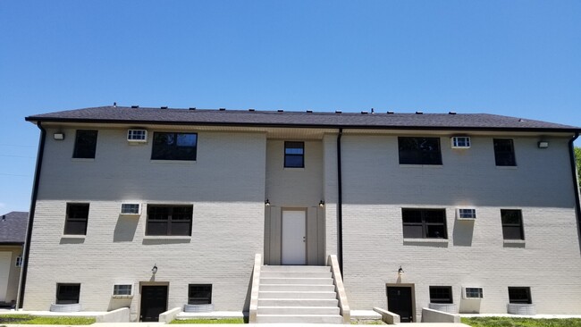 Building Photo - 405 Norwood Dr