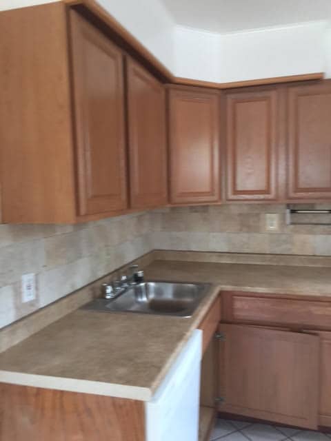 Building Photo - 633 N Nelson St