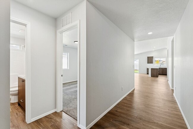 Foto del edificio - Brand New 4 Bed 2 Bath Home Located in Caldwell