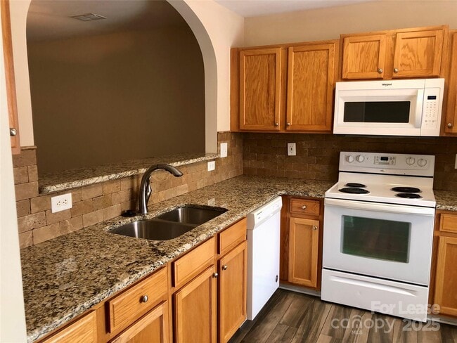 Foto del edificio - 7667 Bluff Point Ln