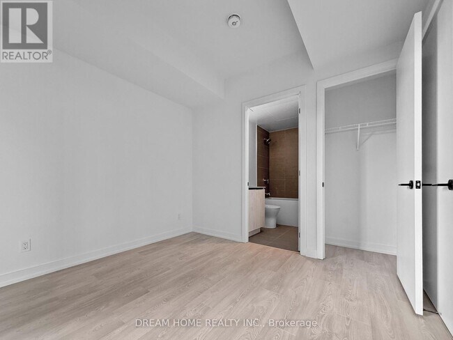 Building Photo - 35 Parliament St