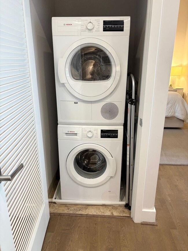 Foto del edificio - Southwest Water Front One Bedroom W/All Am...