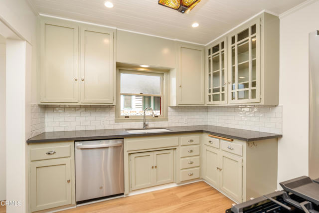 Foto del edificio - 847 S Los Robles Ave