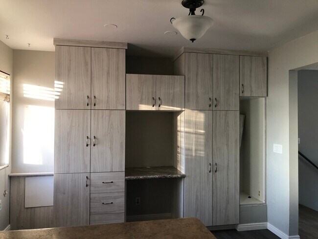 Building Photo - 4593 N Wagon Wheel Dr