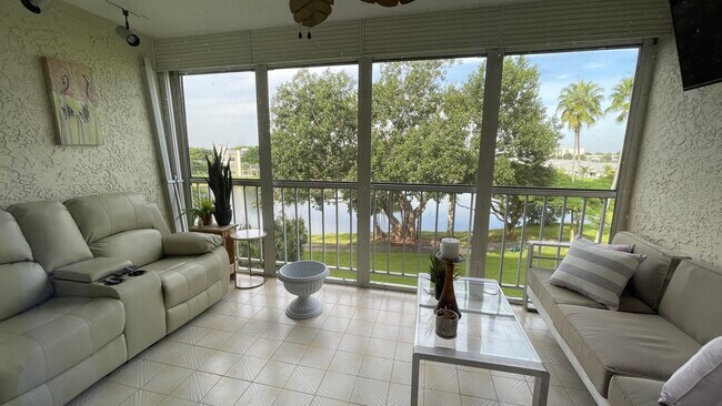 Building Photo - 14623 Bonaire Blvd