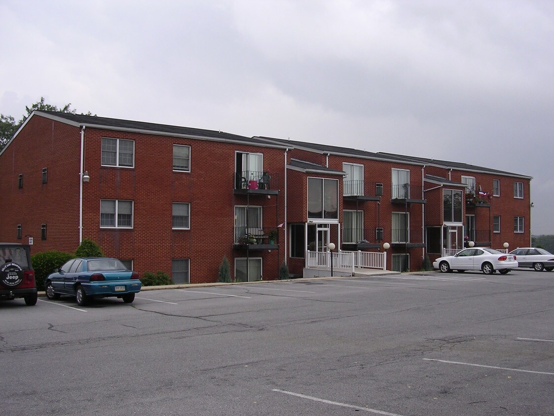 Building Photo - 335 Bloomfield St