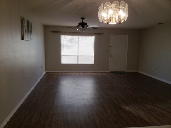 Foto del edificio - 139 McNeela Dr