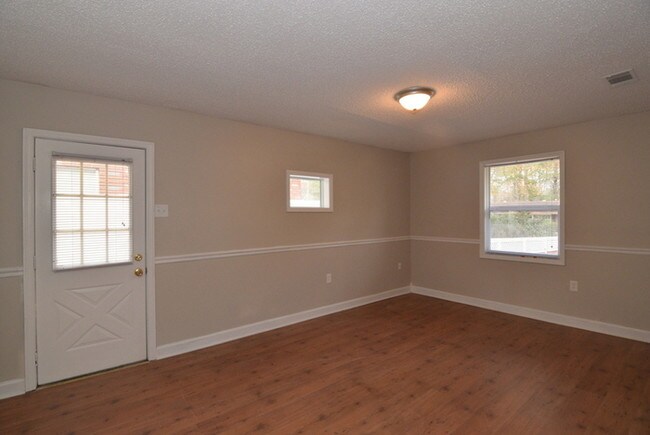 Building Photo - Updated 3 Bedroom House Near Lake Olmstead