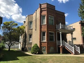 Building Photo - 3916 N Kildare Ave