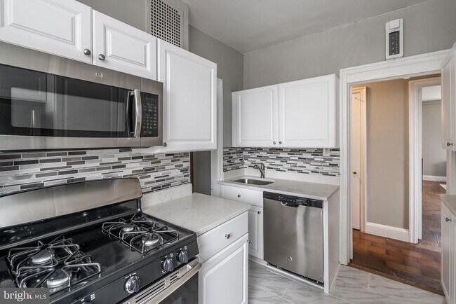 Building Photo - 2031 Locust St