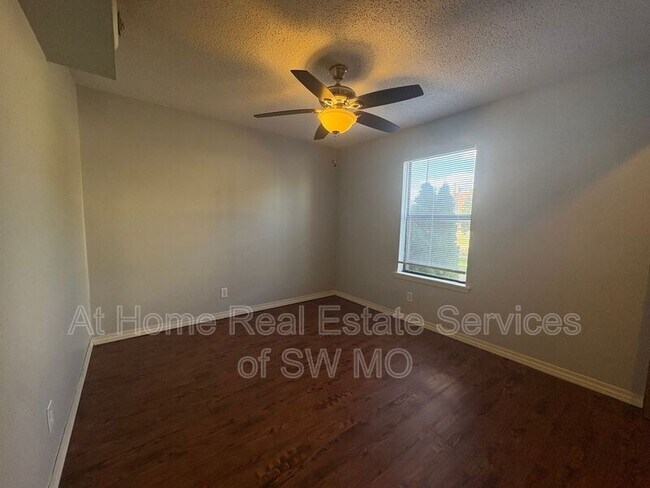Foto del edificio - 728 E Walnut St