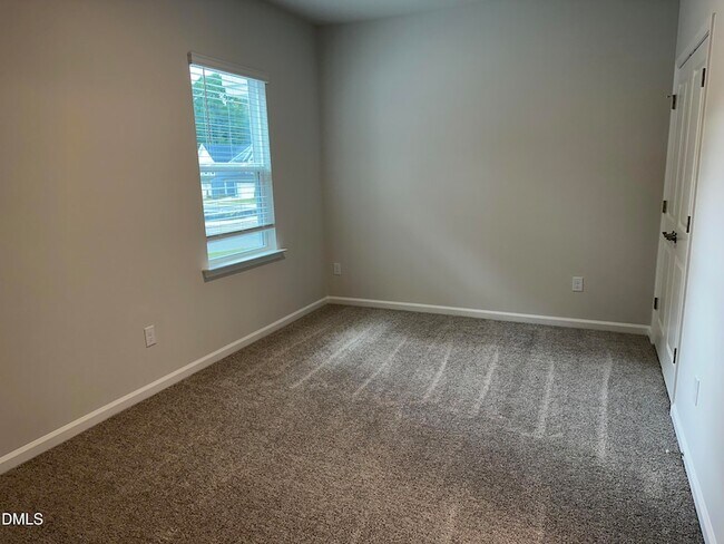 Building Photo - 1359 Hasse Ave