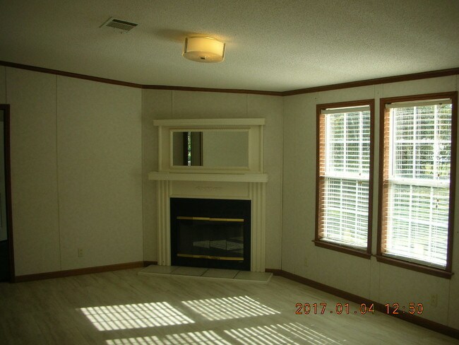 Foto del edificio - 44778 Artesian Blvd