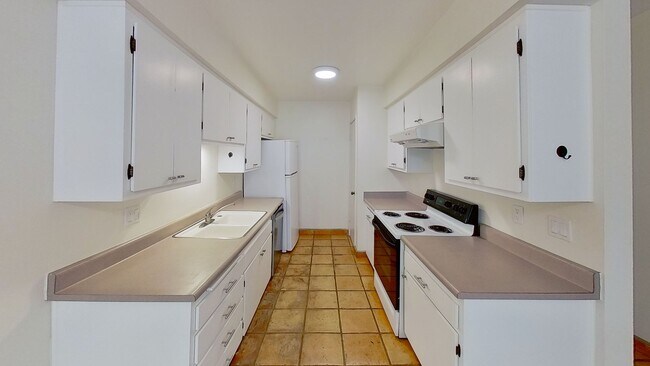 Building Photo - One Bedroom One Bath La Goleta Condo