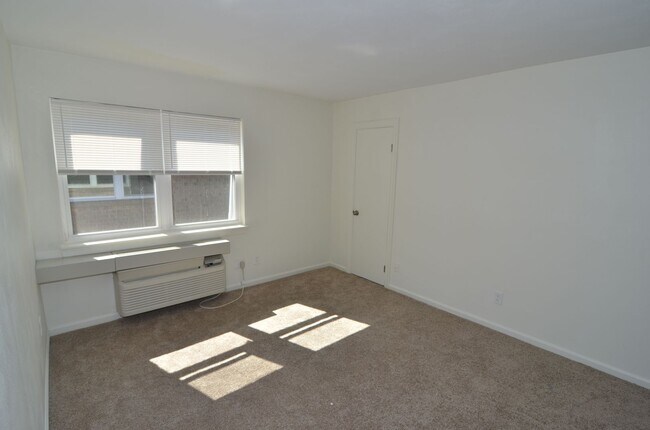 Foto del edificio - 1 Bedroom 2nd Floor Apartment