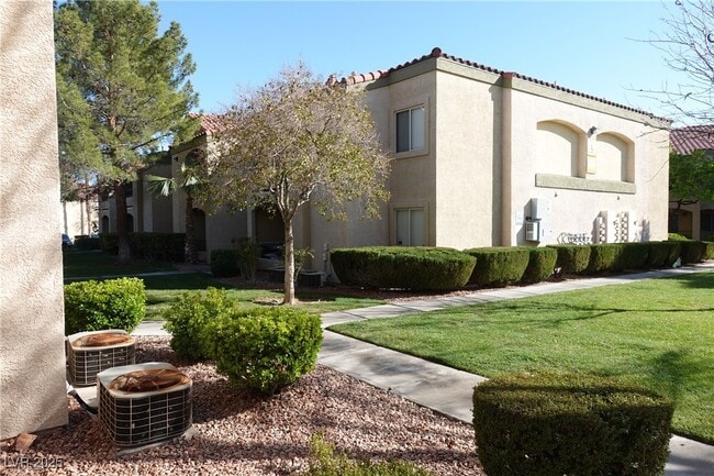 Building Photo - 7885 W Flamingo Rd