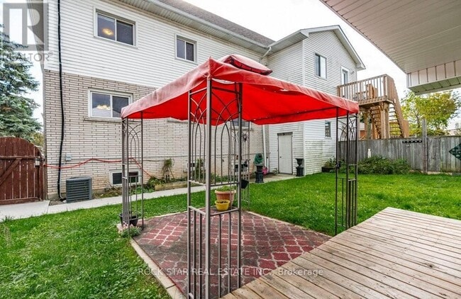 Photo du bâtiment - 271 Carson Dr