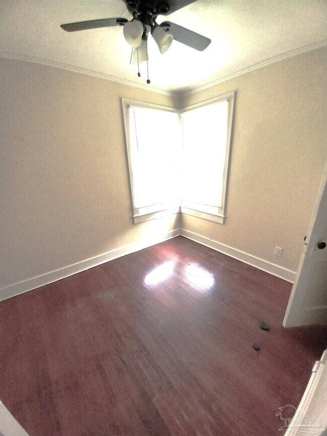 Foto del edificio - 1120 S Old Corry Field Rd