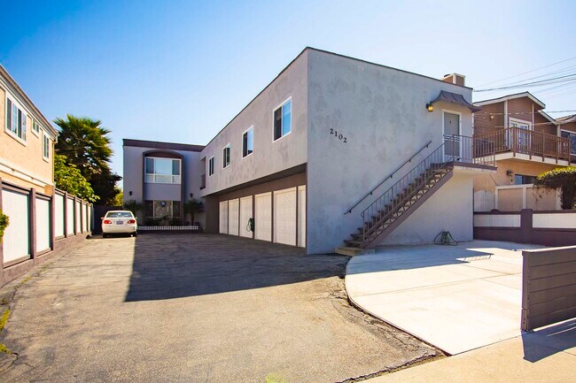 Building Photo - 2102 Curtis Ave