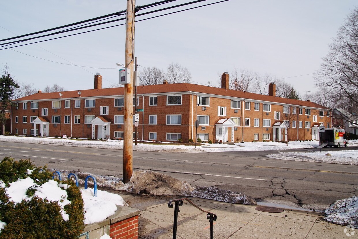 2789 Noble Rd, Cleveland Heights, OH 44121 Apartments Cleveland