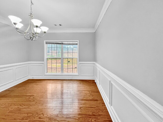 Building Photo - 1047 Battersea Pl