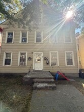 Building Photo - 714 Main St