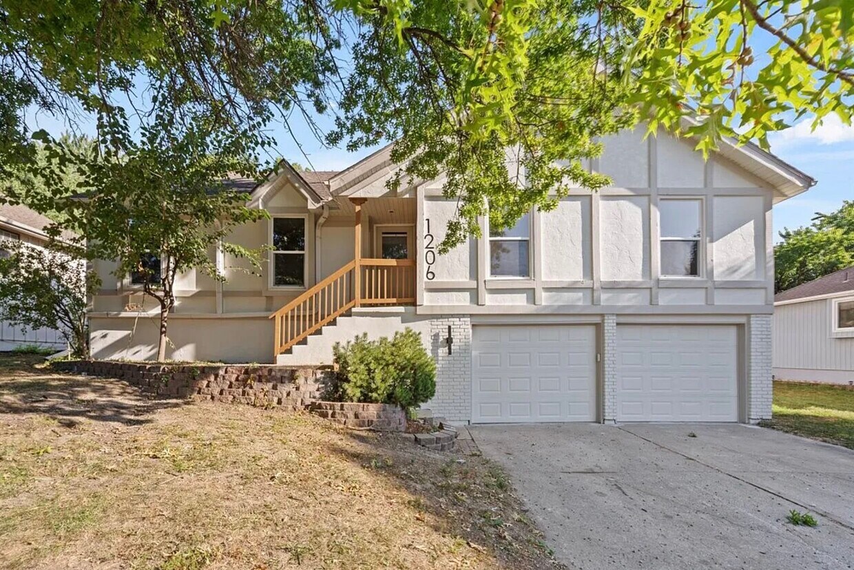Primary Photo - 1206 SE 5th Ter