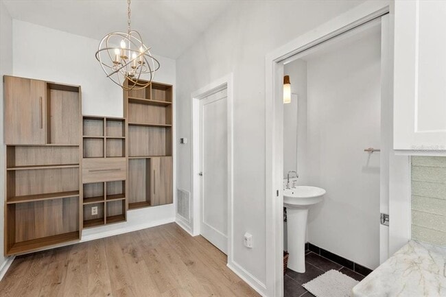 Building Photo - 400 4th Ave S