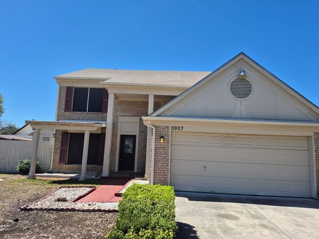 Building Photo - 5907 Deer Lake Dr