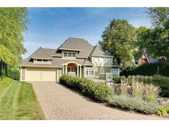 Foto del edificio - 26170 Birch Bluff Rd