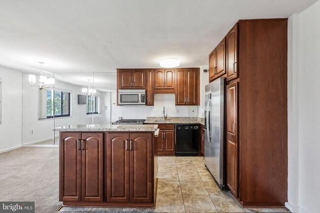 Building Photo - 1200 S Arlington Ridge Rd