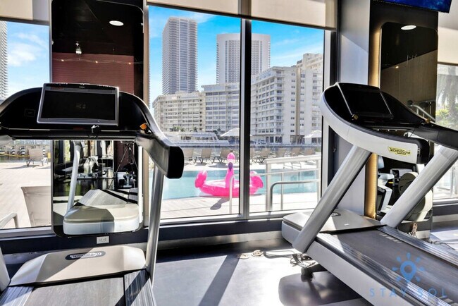 Foto del edificio - 2602 E Hallandale Beach Blvd