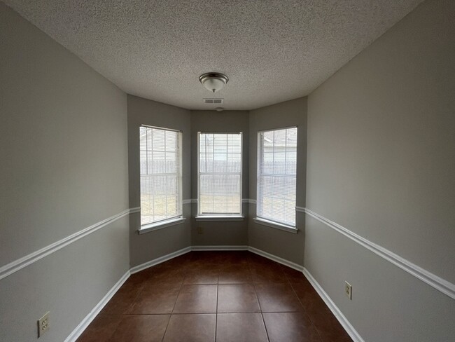 Building Photo - 6980 Lagrange Cir N - $300 OFF FIRST MONTH...