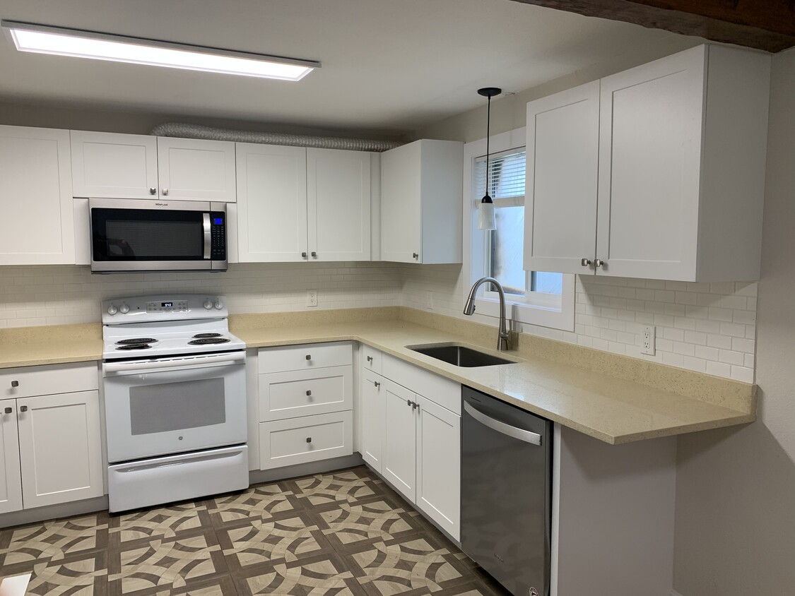 Kitchen - 4011 82nd Ave W