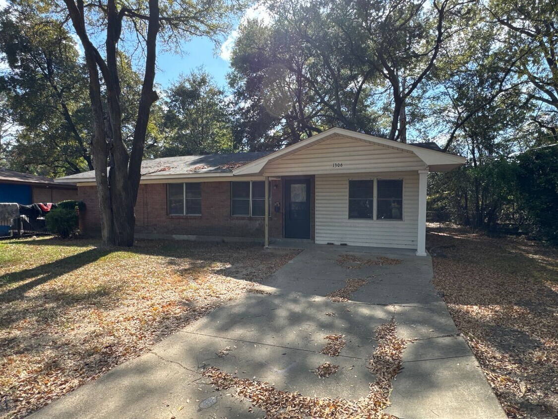 Primary Photo - 3 bedroom in Monroe