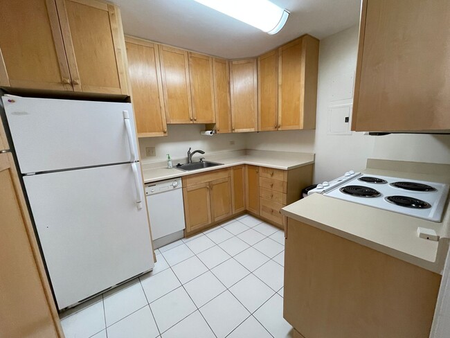Building Photo - Pearlridge Garden & Towers w/2 assigned st...