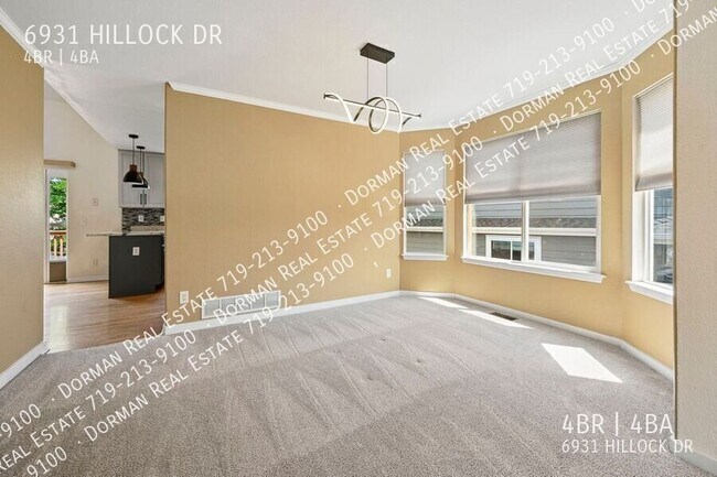 Foto del edificio - 6931 Hillock Dr