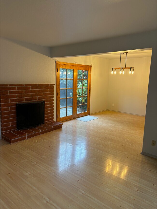Building Photo - 345 Coleridge Dr
