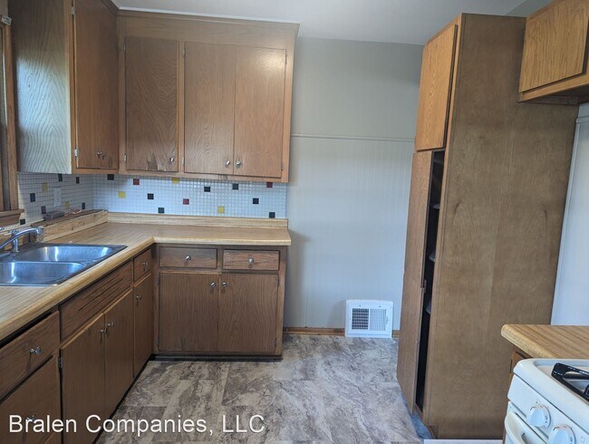 Foto del edificio - 2 br, 1 bath House - 4901 Knox Avenue North
