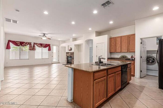 Building Photo - Beautiful Home for rent in Surprise!